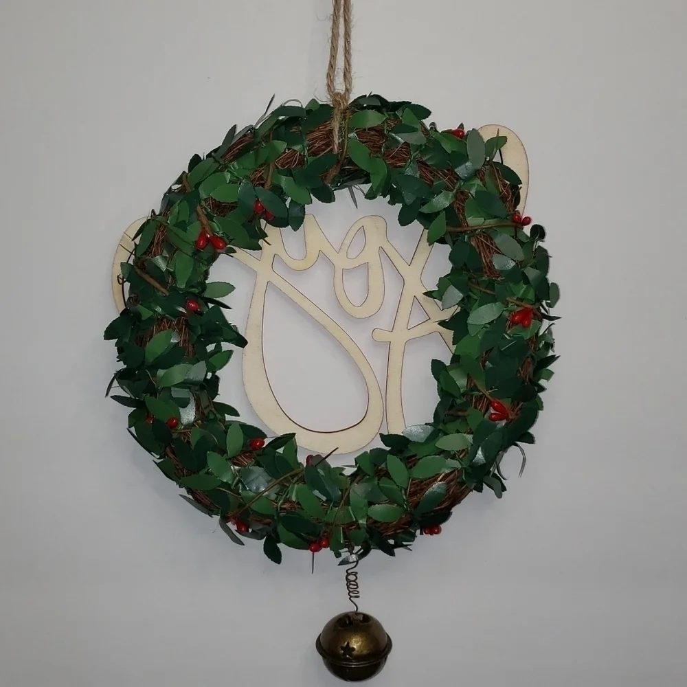 NWOT- Boxwood Wreath with Joy, 8